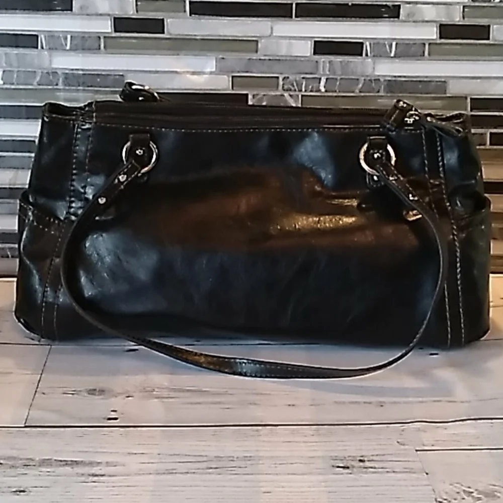 Kim Roger's black leather purse bag 👜